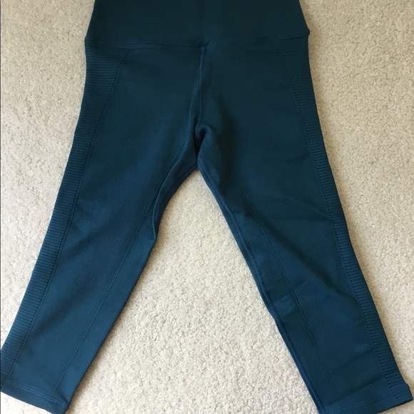 Avocado/Avomuse Capri leggings(FINALPRICEDROP) - Picture 2 of 4